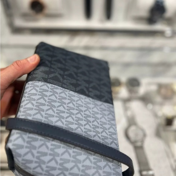 Michael Kors Jet Set Travel SM Top zip Crossbody Bag. ( Navy Multi ) New - Picture 4 of 16